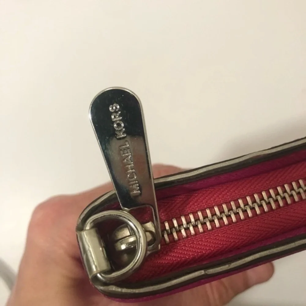 Michael kors pink wallet zipper - Picture 8 of 10